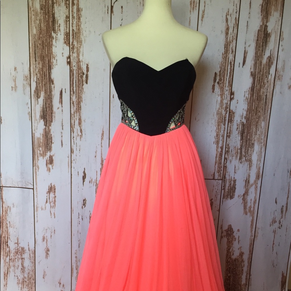 Blondie Nites prom dress